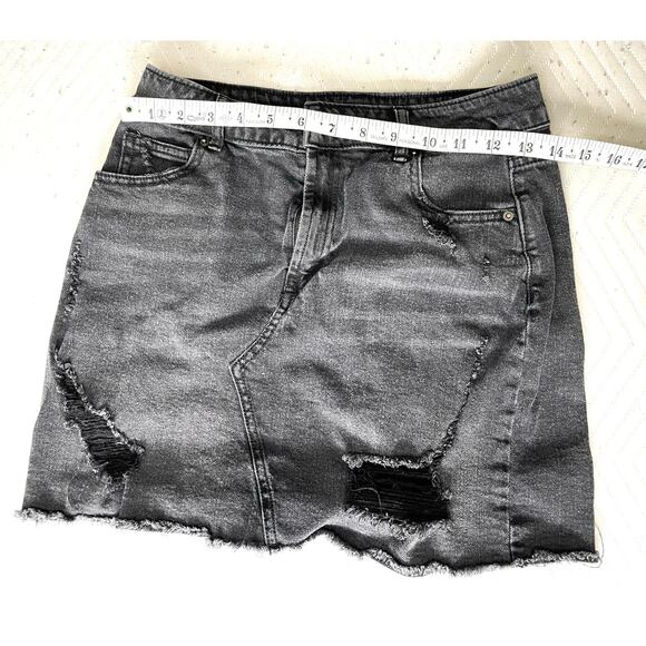 Wild Fable Black Distressed Denim Mini Skirt Women’s 14 - Picture 3 of 5